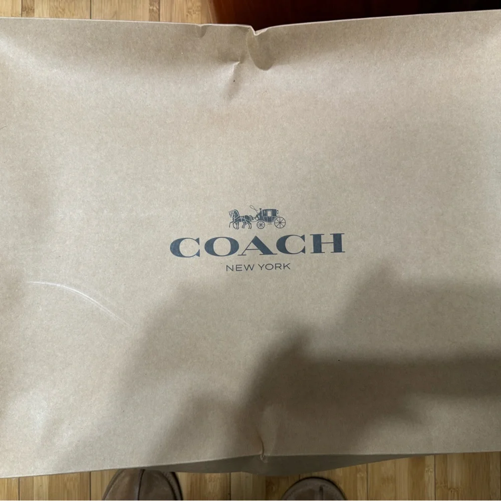 Coach carryall shoulder messenger/laptop bag. - Picture 3 of 7